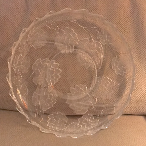 Chrysanthemum 13" Round Sectional Server by Crystal Clear Industries - Picture 4 of 8